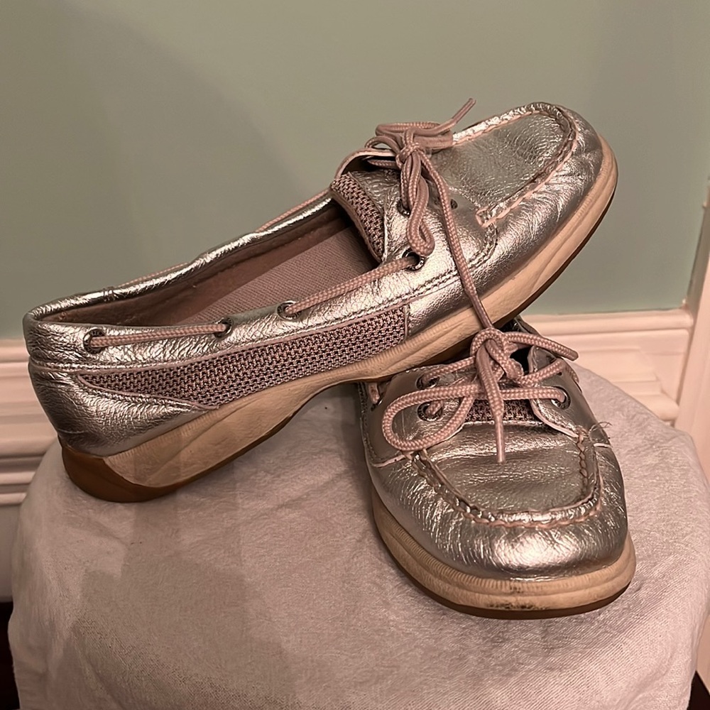 Sperry silver boat shoes size 7M